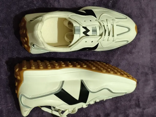 Zapatillas deportivas blancas y negras talla 40