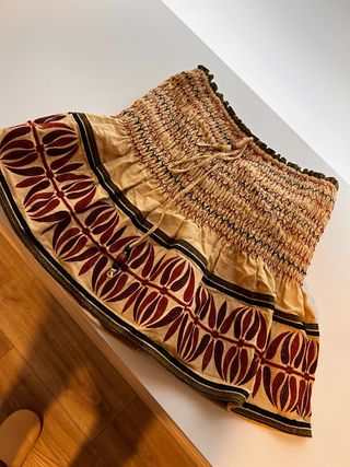 Falda Zara Beige y Roja Estampada