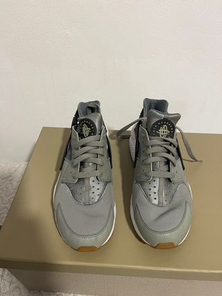 Zapatillas Nike Huarache Grises y Plateadas