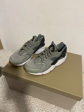 Zapatillas Nike Huarache Grises y Plateadas