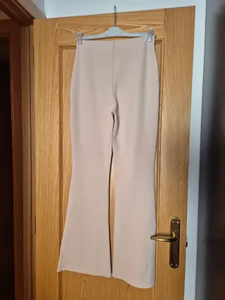 Pantalón palazzo beige