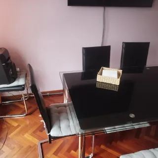 Mesa de comedor cristal y metal