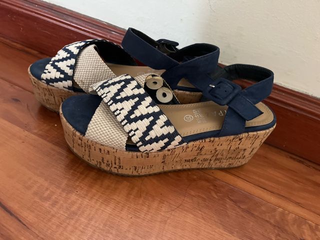 Sandalias de cuña azul y beige talla 37