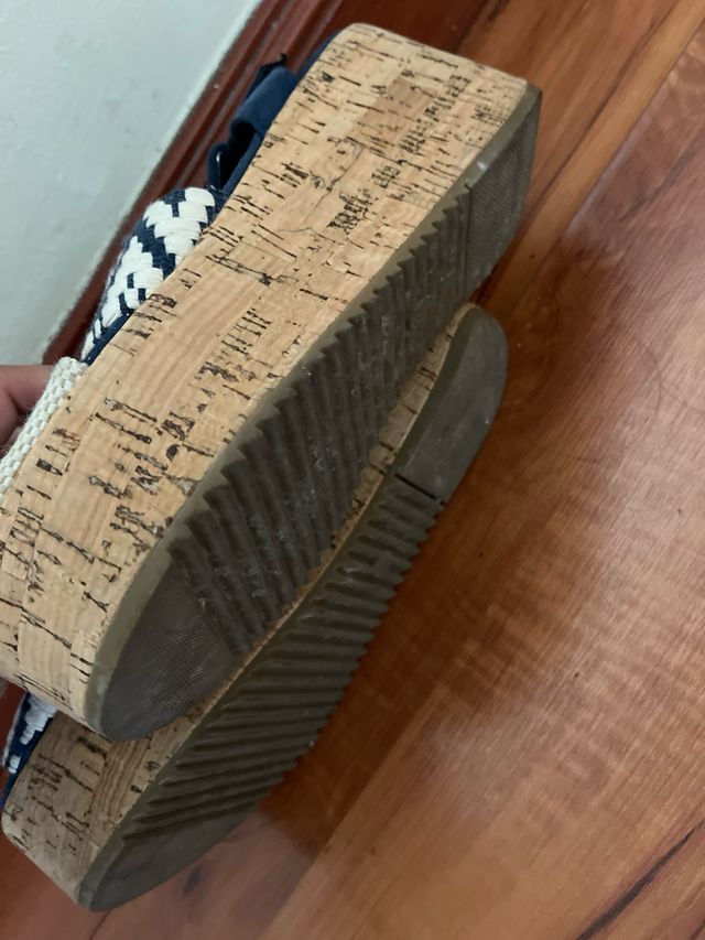 Sandalias de cuña azul y beige talla 37