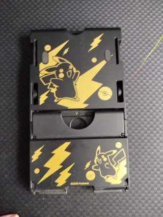 Base Nintendo Switch Pikachu (Precio negociable)