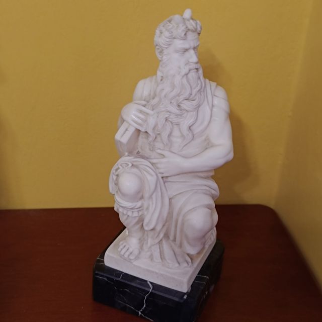 5 replicas de esculturas clásicas. 15€ cada una