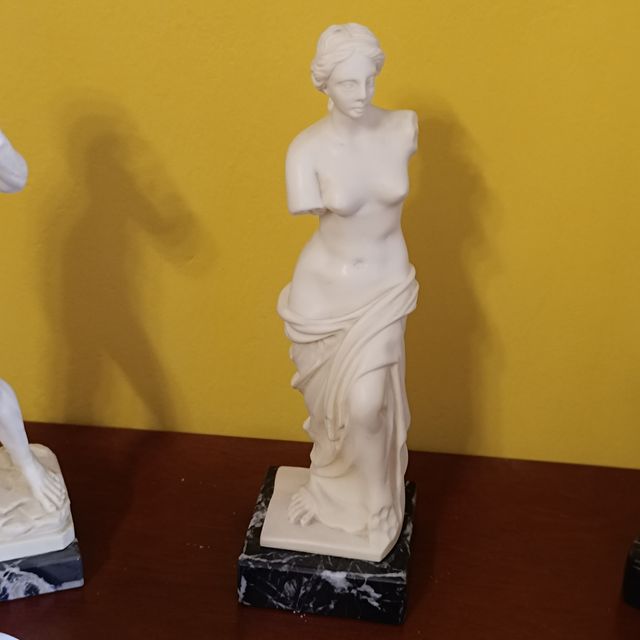 5 replicas de esculturas clásicas. 15€ cada una