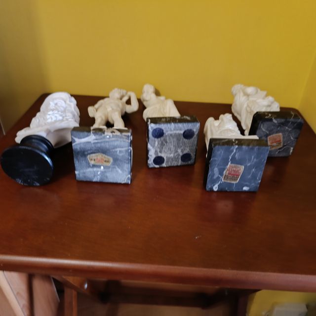 5 replicas de esculturas clásicas. 15€ cada una