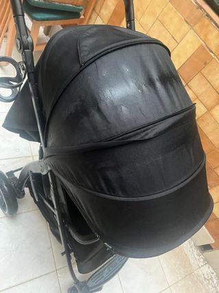 Silla de paseo negra para bebé