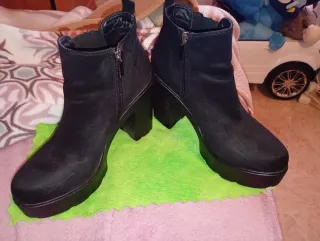 Botines negros de tacón