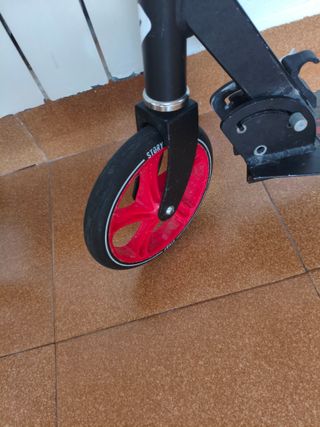 Patinete plegable Story Urban Go Negro y rojo