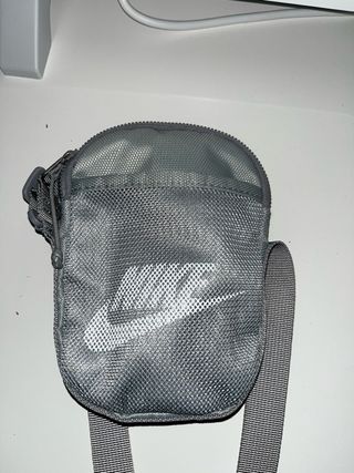 Carriel Nike Gris Malla