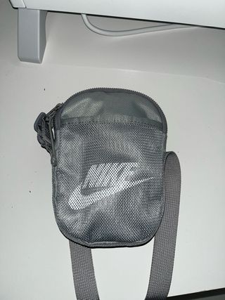 Carriel Nike Gris Malla