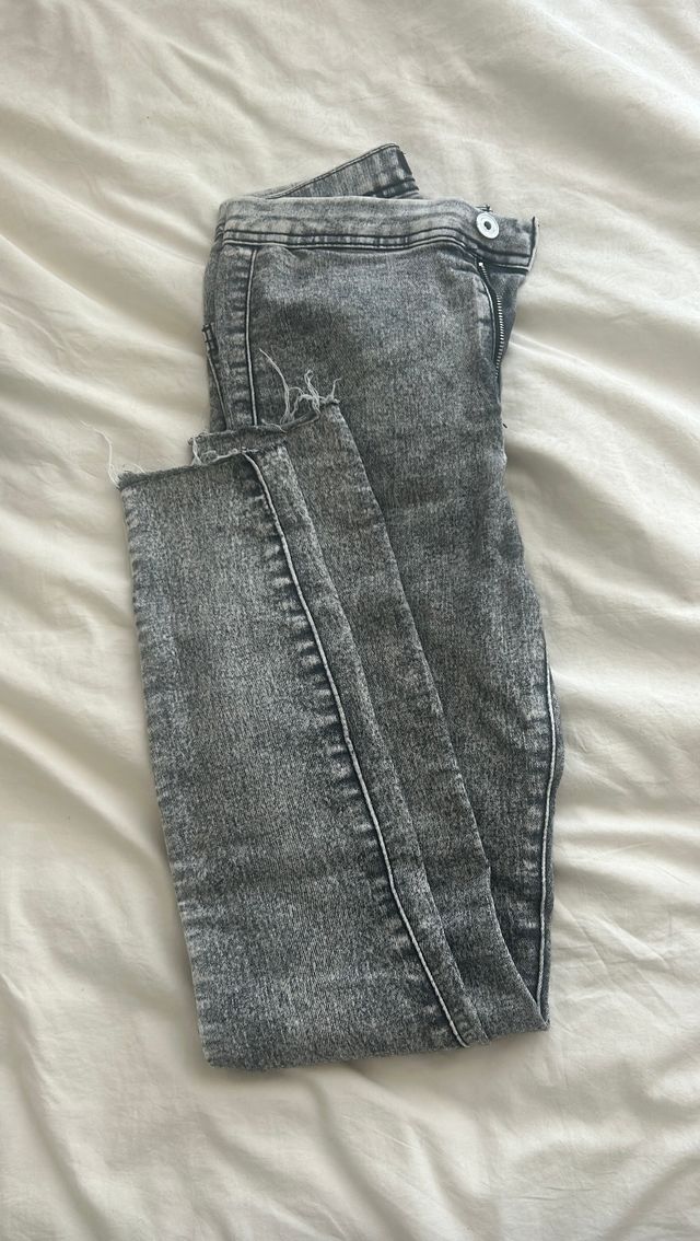 Vaqueros grises Bershka