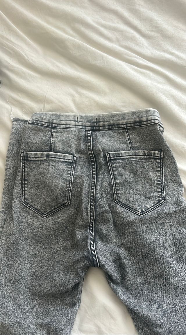 Vaqueros grises Bershka