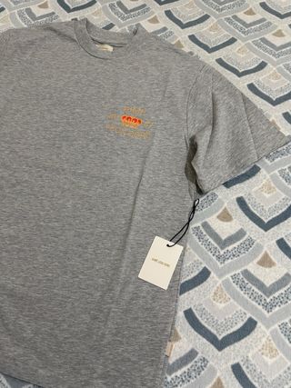 T-shirt Aimé Leon Dore Cinza, com design icônico