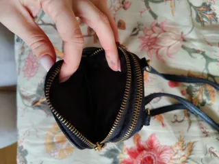 Bolso negro pequeño bandolera