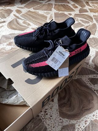 Adidas Yeezy Boost 350 V2 Talla 43 Negro/Rojo