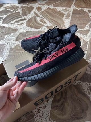 Adidas Yeezy Boost 350 V2 Talla 43 Negro/Rojo