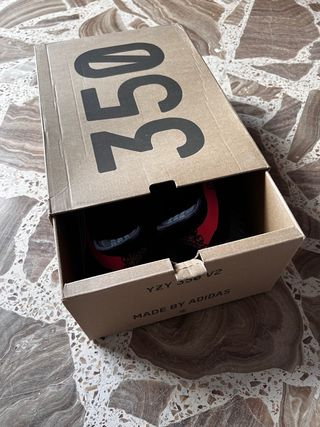 Adidas Yeezy Boost 350 V2 Talla 43 Negro/Rojo