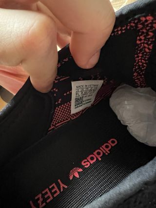 Adidas Yeezy Boost 350 V2 Talla 43 Negro/Rojo