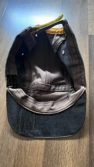 Gorra Nike gris y vaquero.