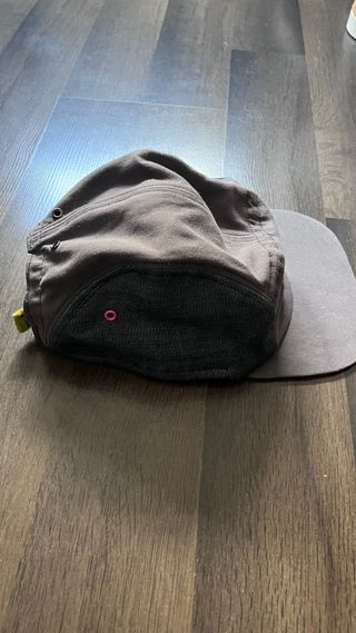 Gorra Nike gris y vaquero.