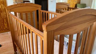 Cuna de madera para bebé + colchón “estaciones”