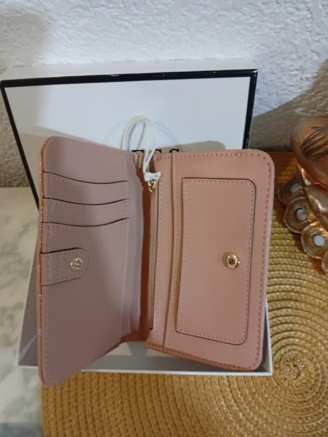 Billetera Guess Rosa y Dorada