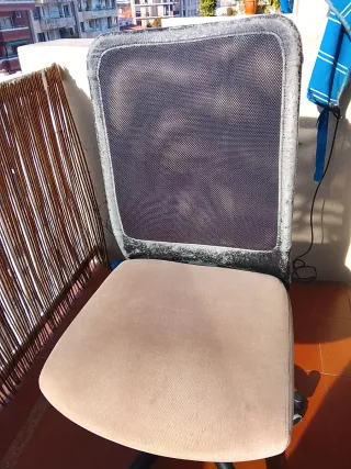 Silla de oficina beige y negra