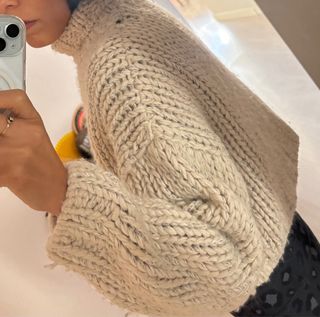 Jersey de lana beige cuello alto