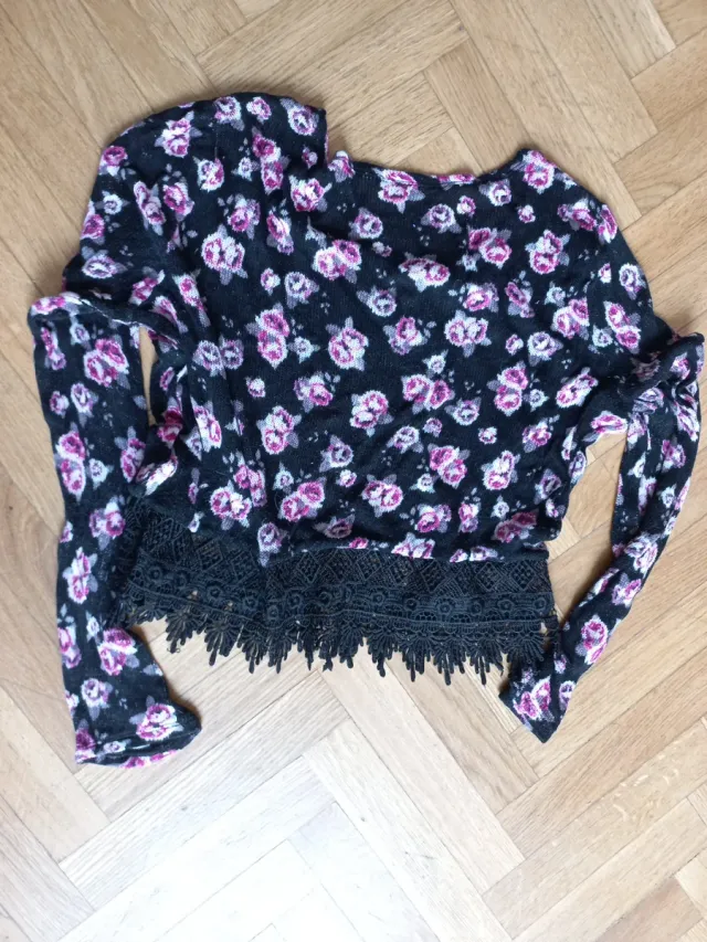 Top H&M flores negro y rosa