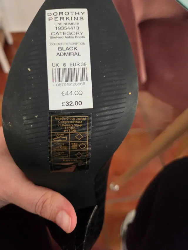 Botín corto tacón piel efecto cocodrilo nuevos.