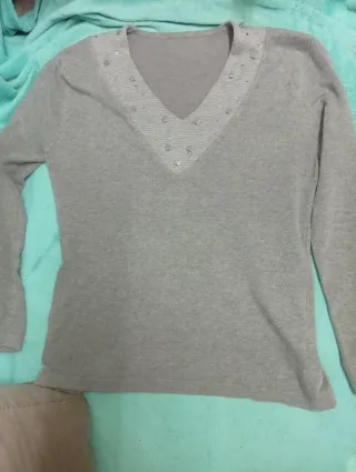 Jersey gris con pedrería