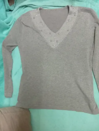 Jersey gris con pedrería