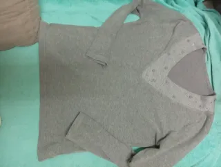 Jersey gris con pedrería