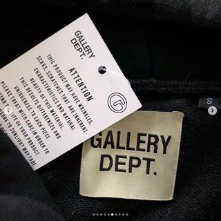 Sudadera Gallery Dept. Negra Logo Amarillo