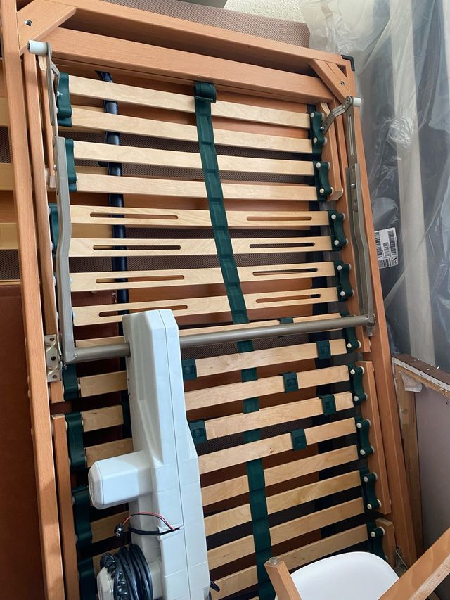 Cama articulada con mandos, son dos medidas:80x190