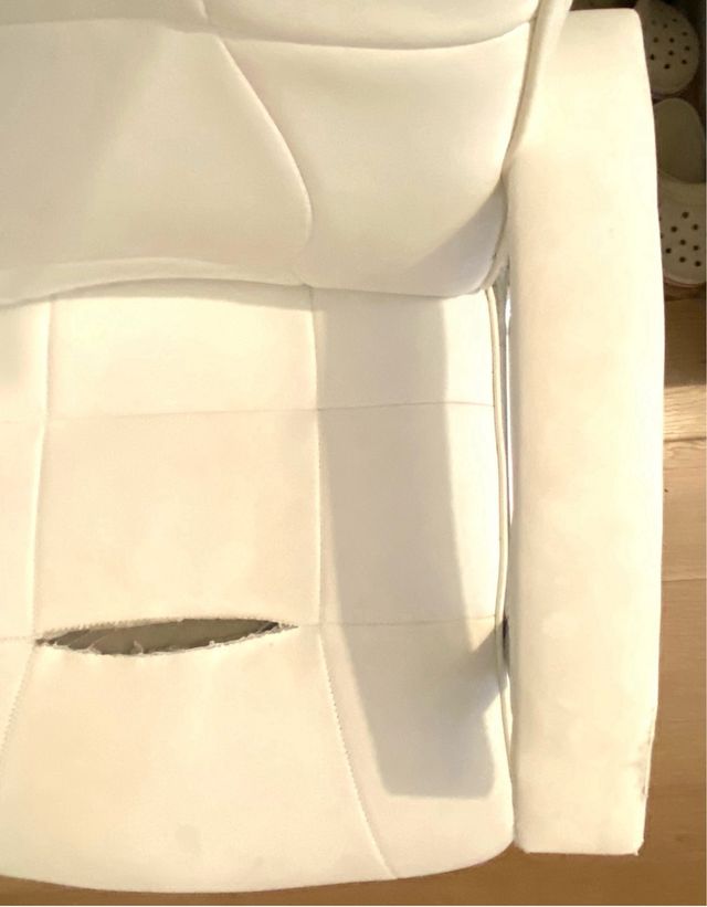 Sillón de oficina blanco base  acero y ruedas