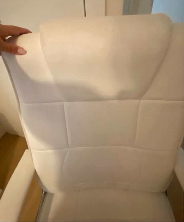 Sillón de oficina blanco base  acero y ruedas