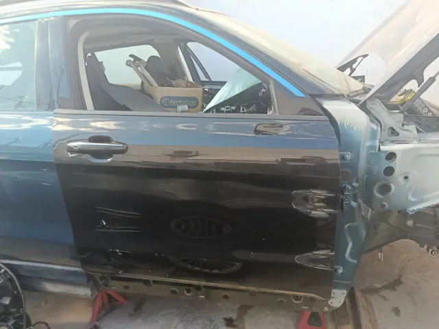 Puerta Delantera Derecha LYNK&Co 01