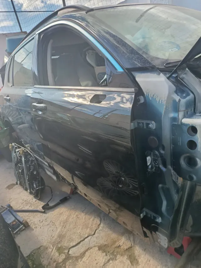 Puerta Delantera Derecha LYNK&Co 01