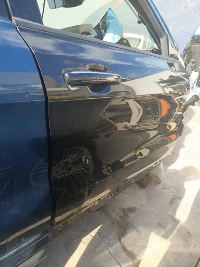 Puerta Delantera Derecha LYNK&Co 01