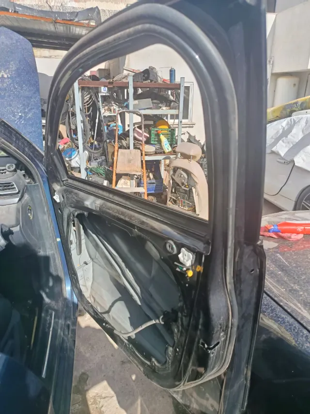 Puerta Delantera Derecha LYNK&Co 01