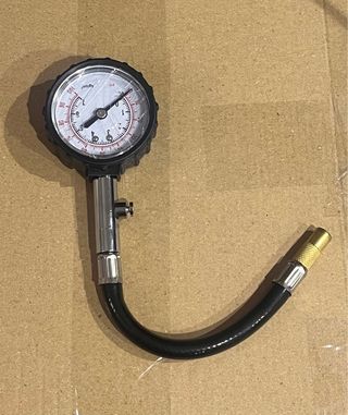 MEDIDOR DE PRESION DE NEUMÁTICOS