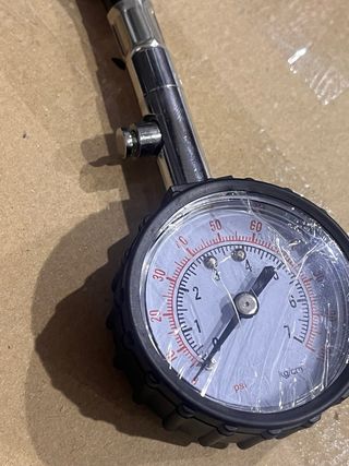 MEDIDOR DE PRESION DE NEUMÁTICOS