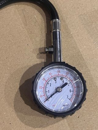 MEDIDOR DE PRESION DE NEUMÁTICOS