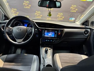 Toyota Auris 2015