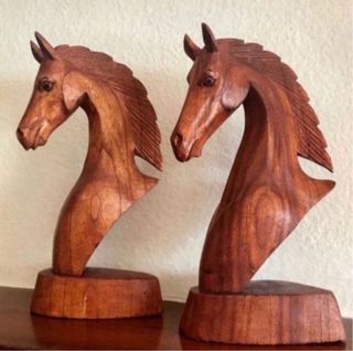 Coppia di cavalli in legno. Indonesia