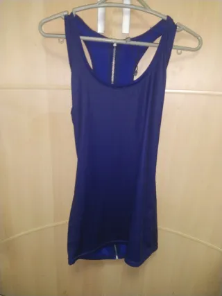 Camiseta Bershka azul con cremallera